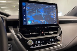 valkoinen Toyota Corolla 2024 kuva 17.