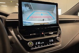 valkoinen Toyota Corolla 2024 kuva 18.