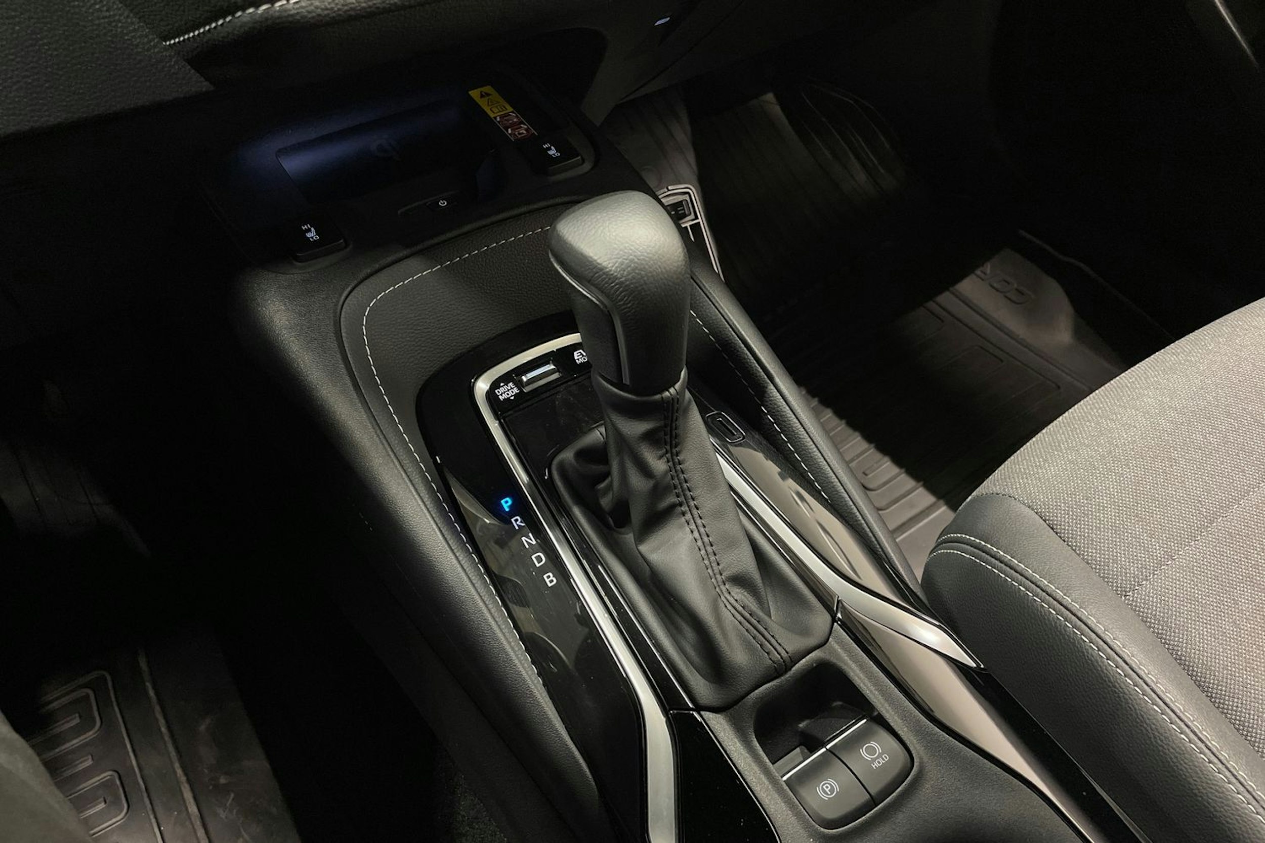 valkoinen Toyota Corolla 2024 kuva 19.