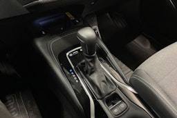 valkoinen Toyota Corolla 2024 kuva 19.