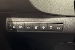 valkoinen Toyota Corolla 2024 kuva 21.