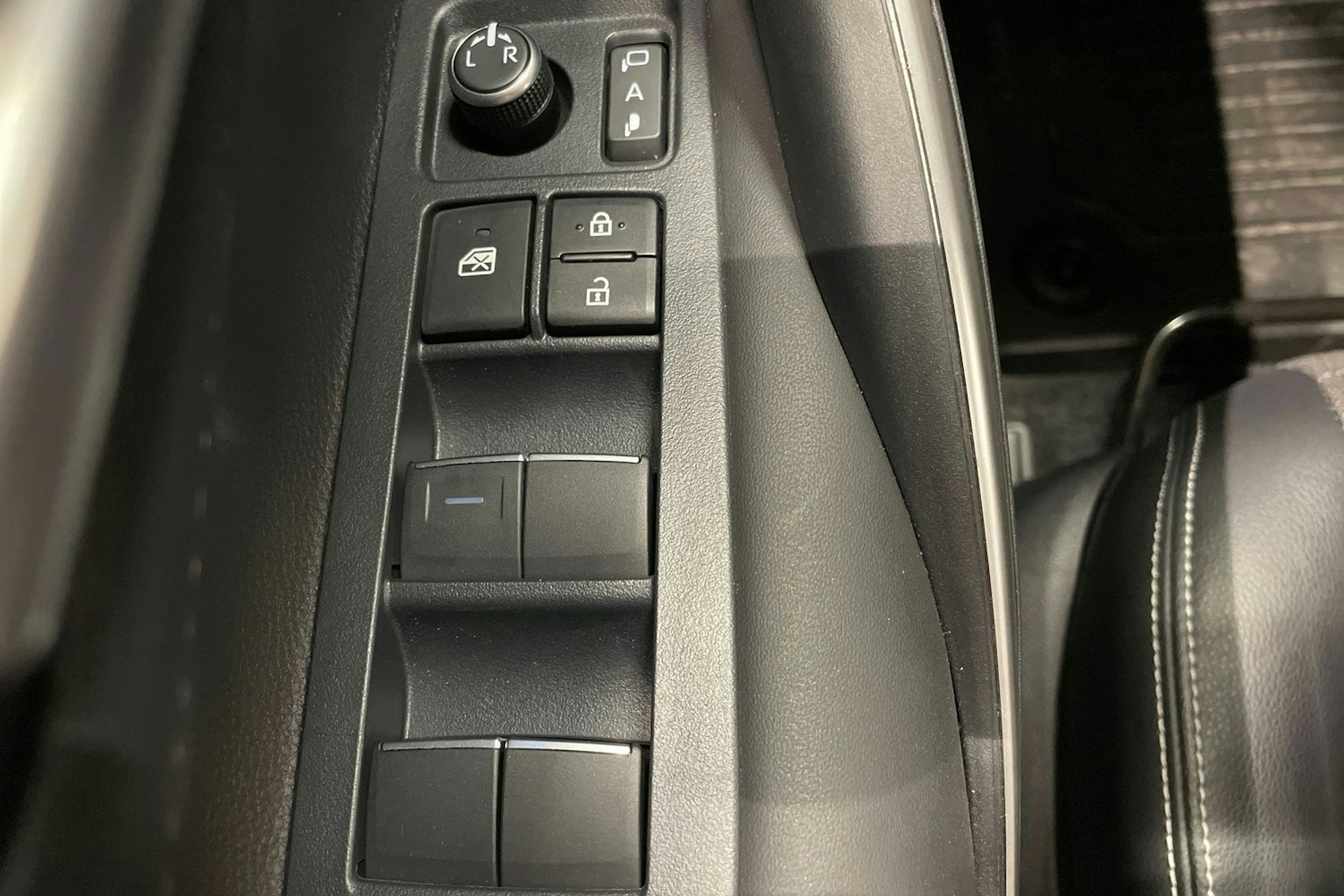 valkoinen Toyota Corolla 2024 kuva 22.
