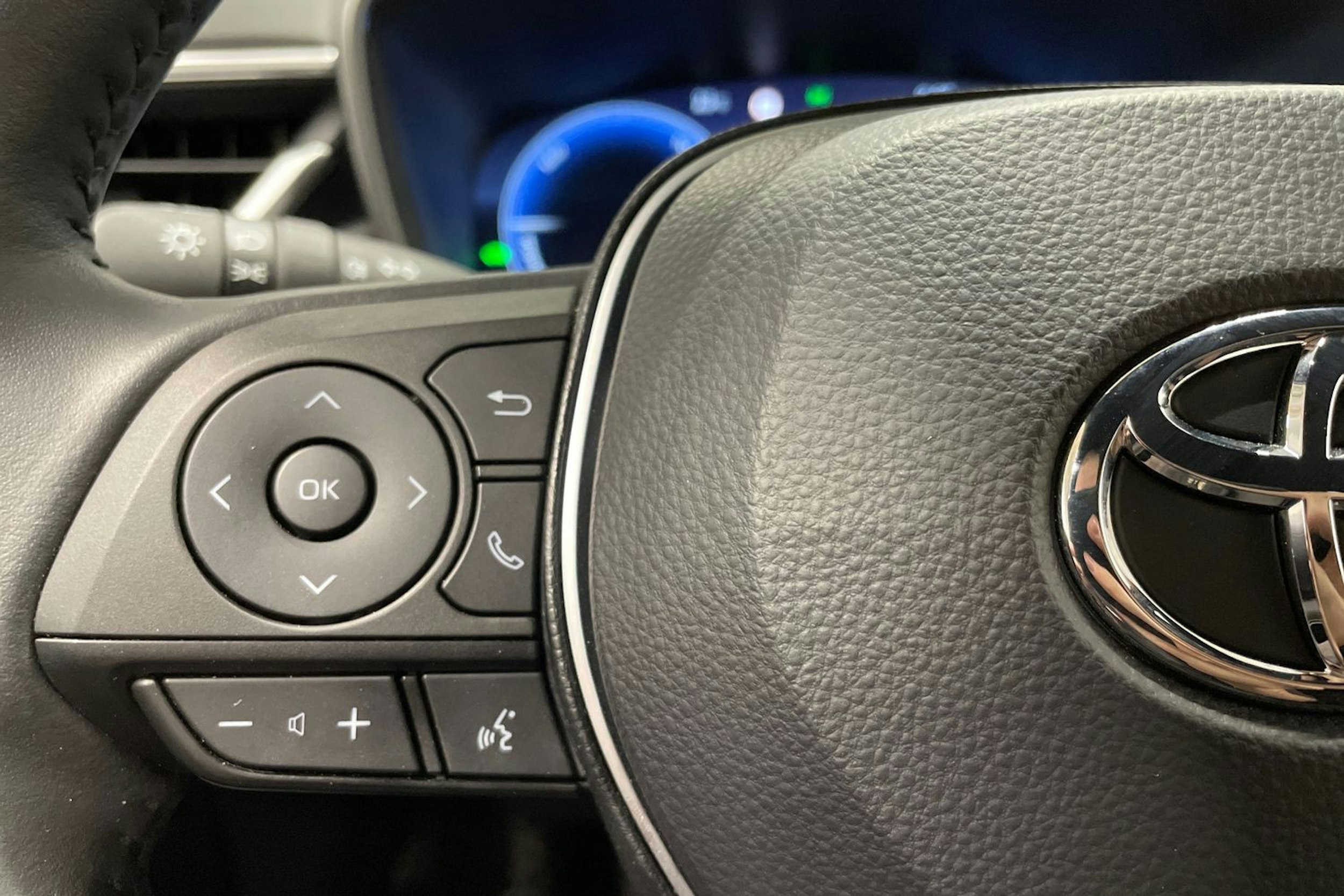 valkoinen Toyota Corolla 2024 kuva 23.
