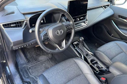 musta Toyota Corolla 2024 kuva 3.