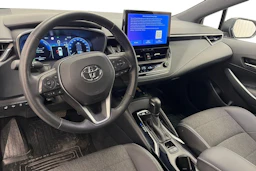 musta Toyota Corolla 2024 kuva 8.