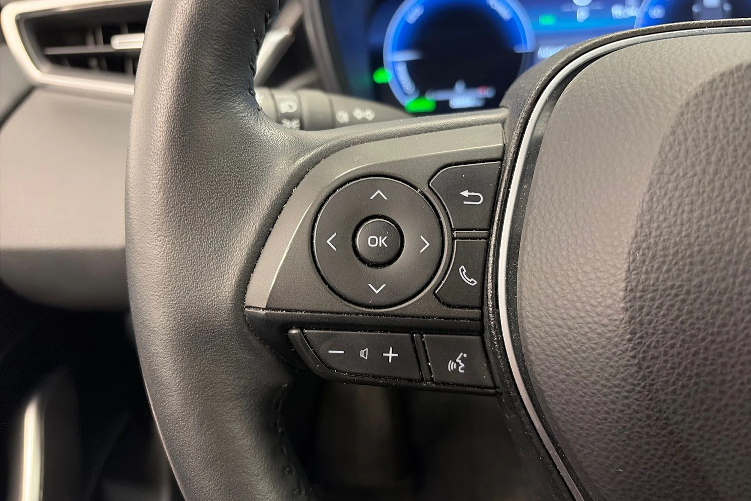 musta Toyota Corolla 2024 kuva 19.