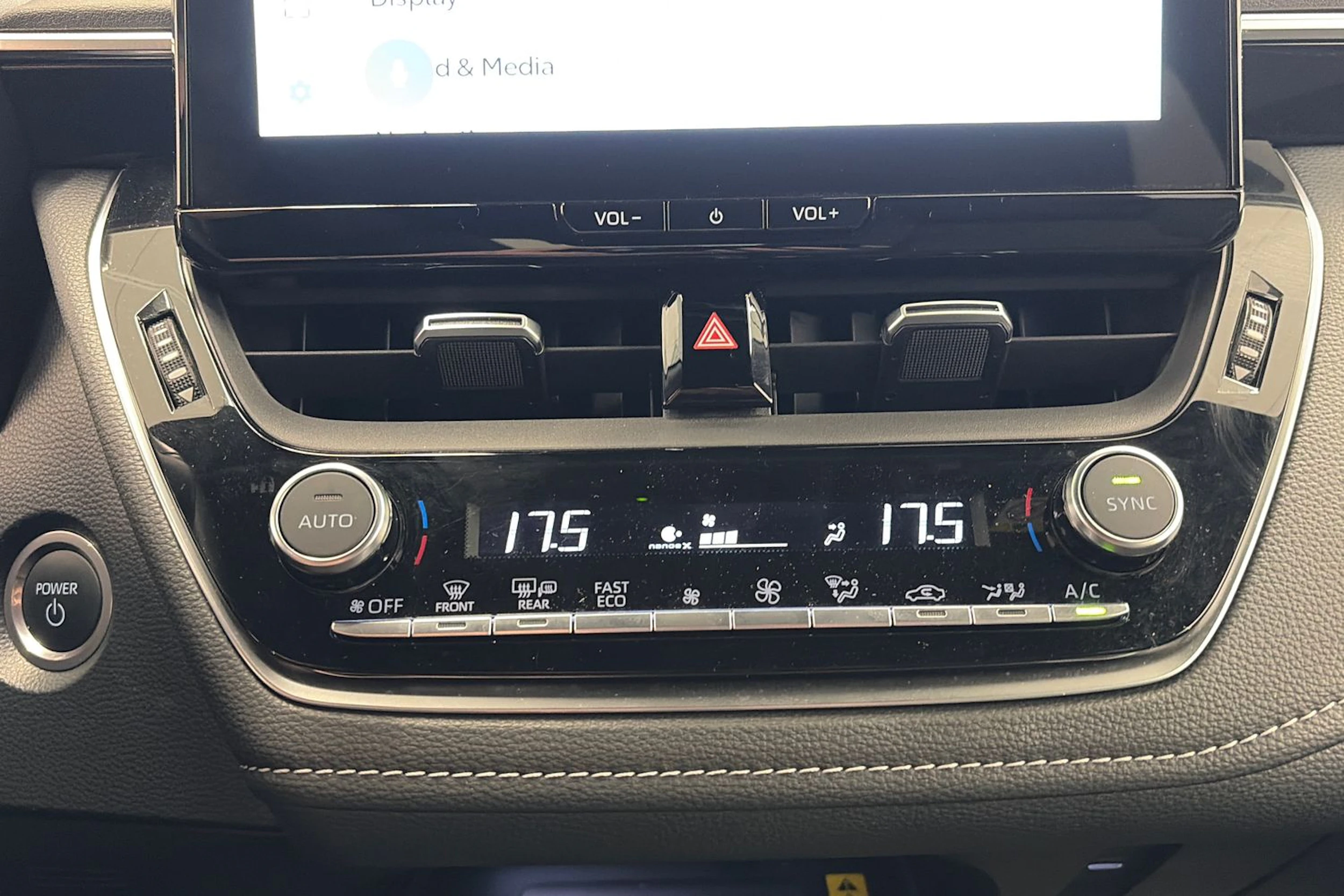 musta Toyota Corolla 2024 kuva 24.