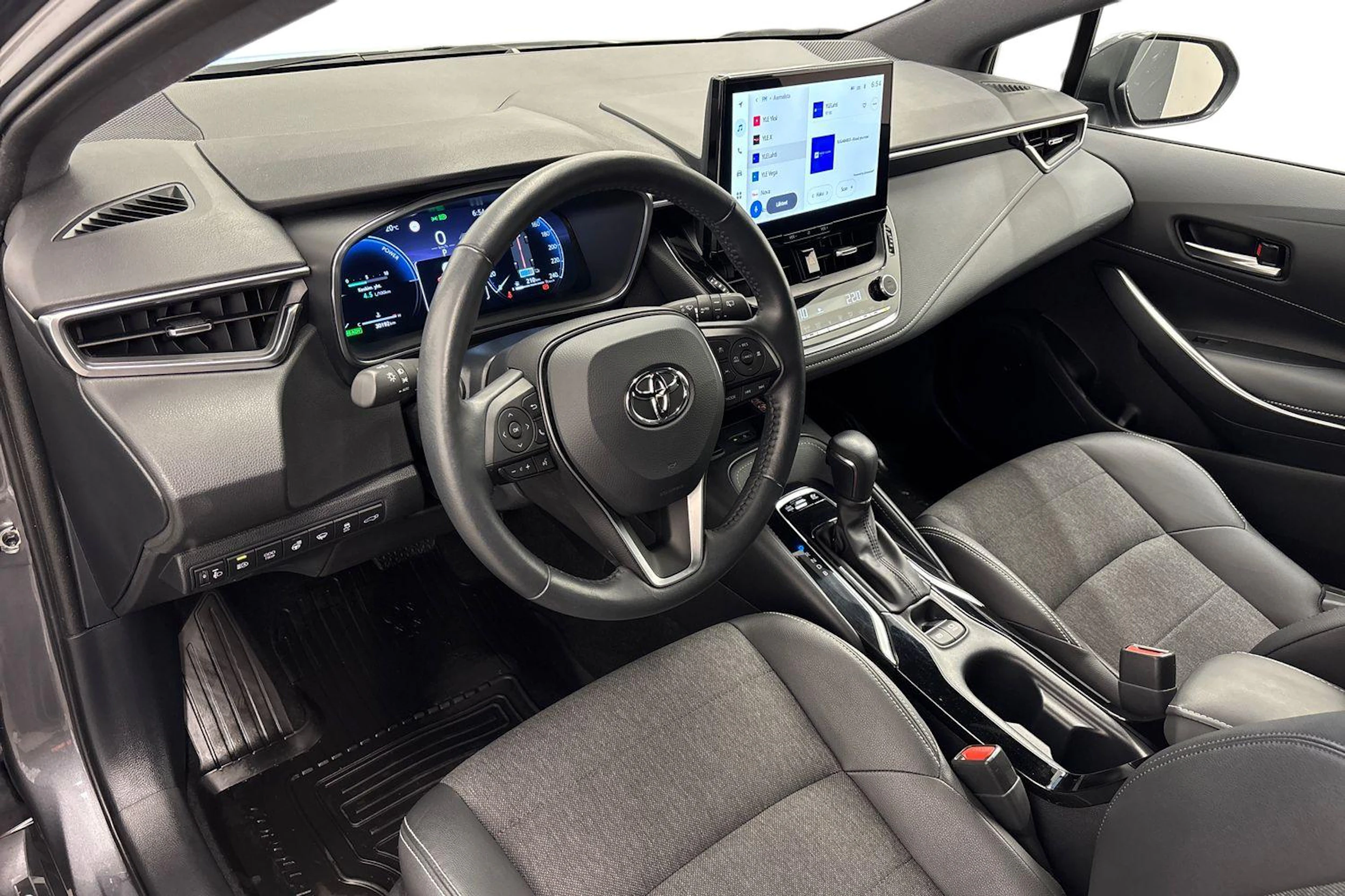 harmaa Toyota Corolla 2024 kuva 6.