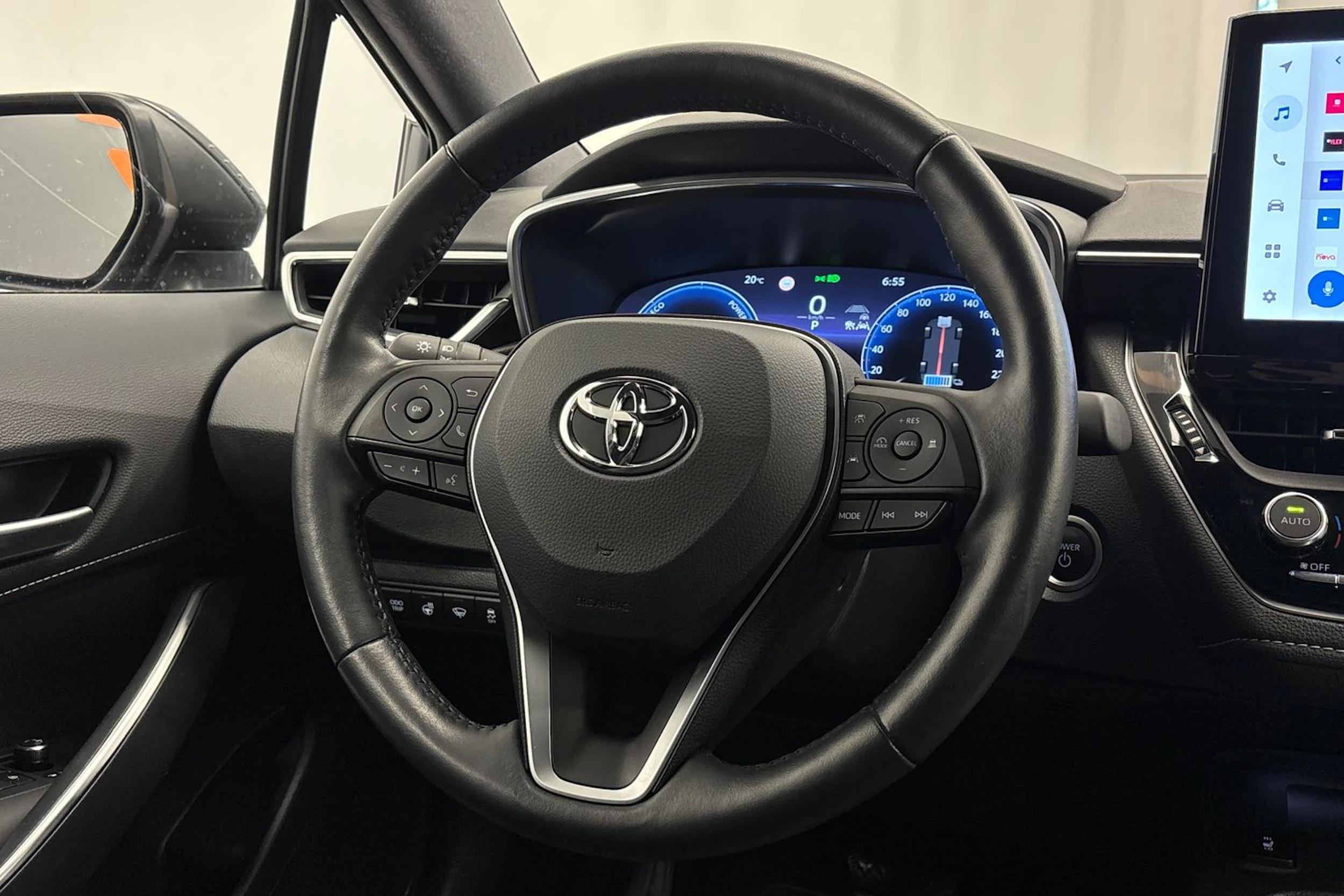 harmaa Toyota Corolla 2024 kuva 12.