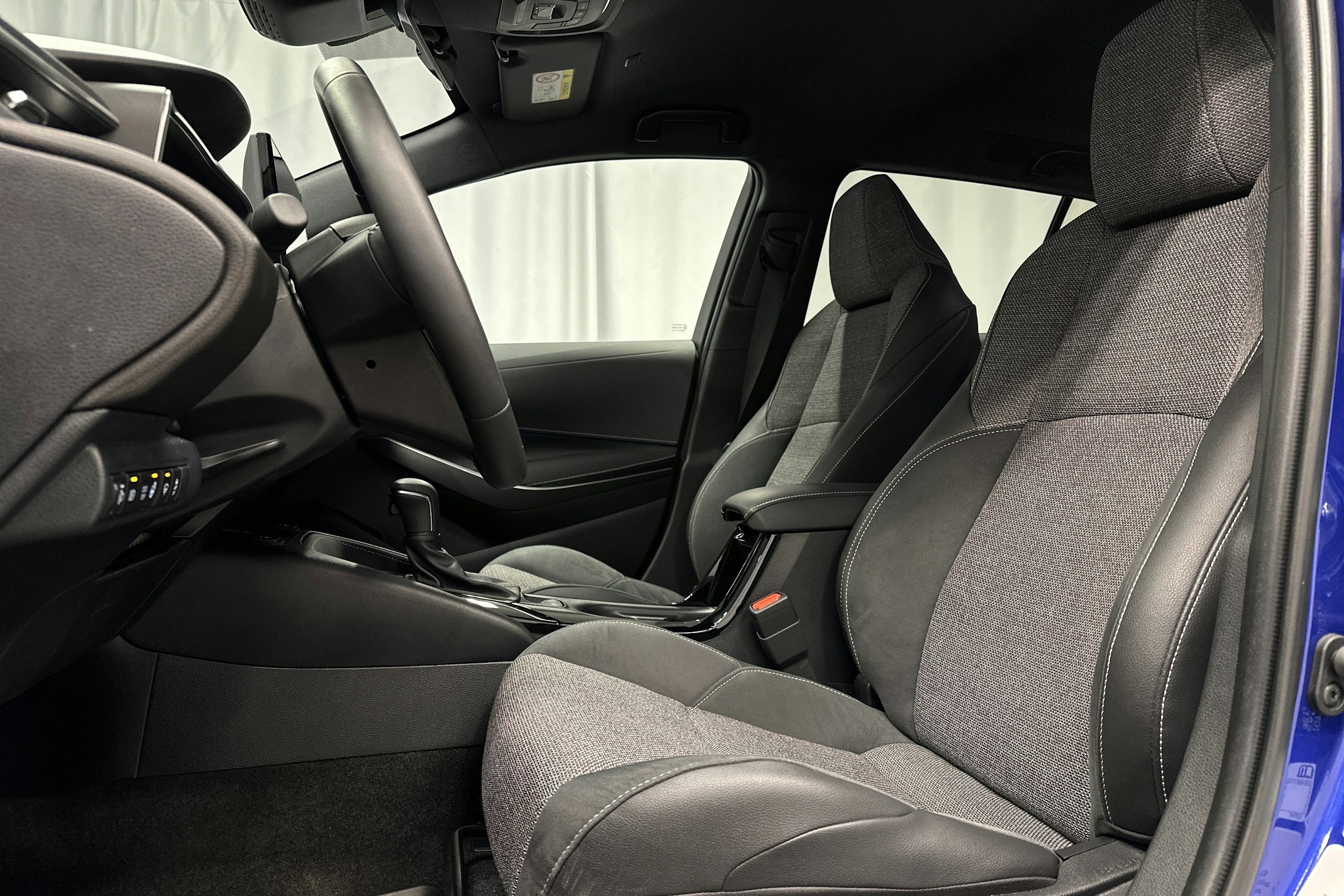 sininen Toyota Corolla 2025 kuva 21.