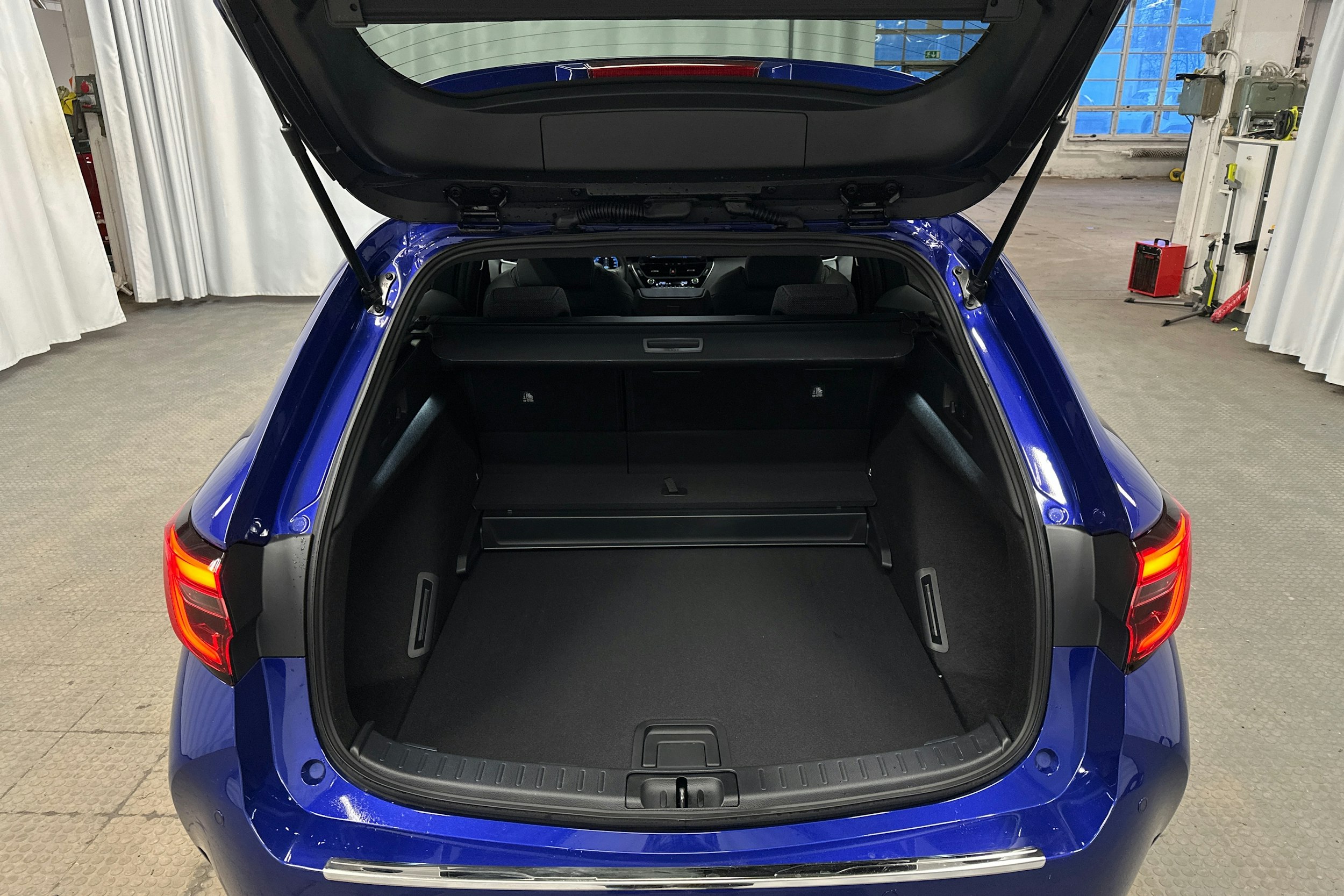 sininen Toyota Corolla 2025 kuva 22.