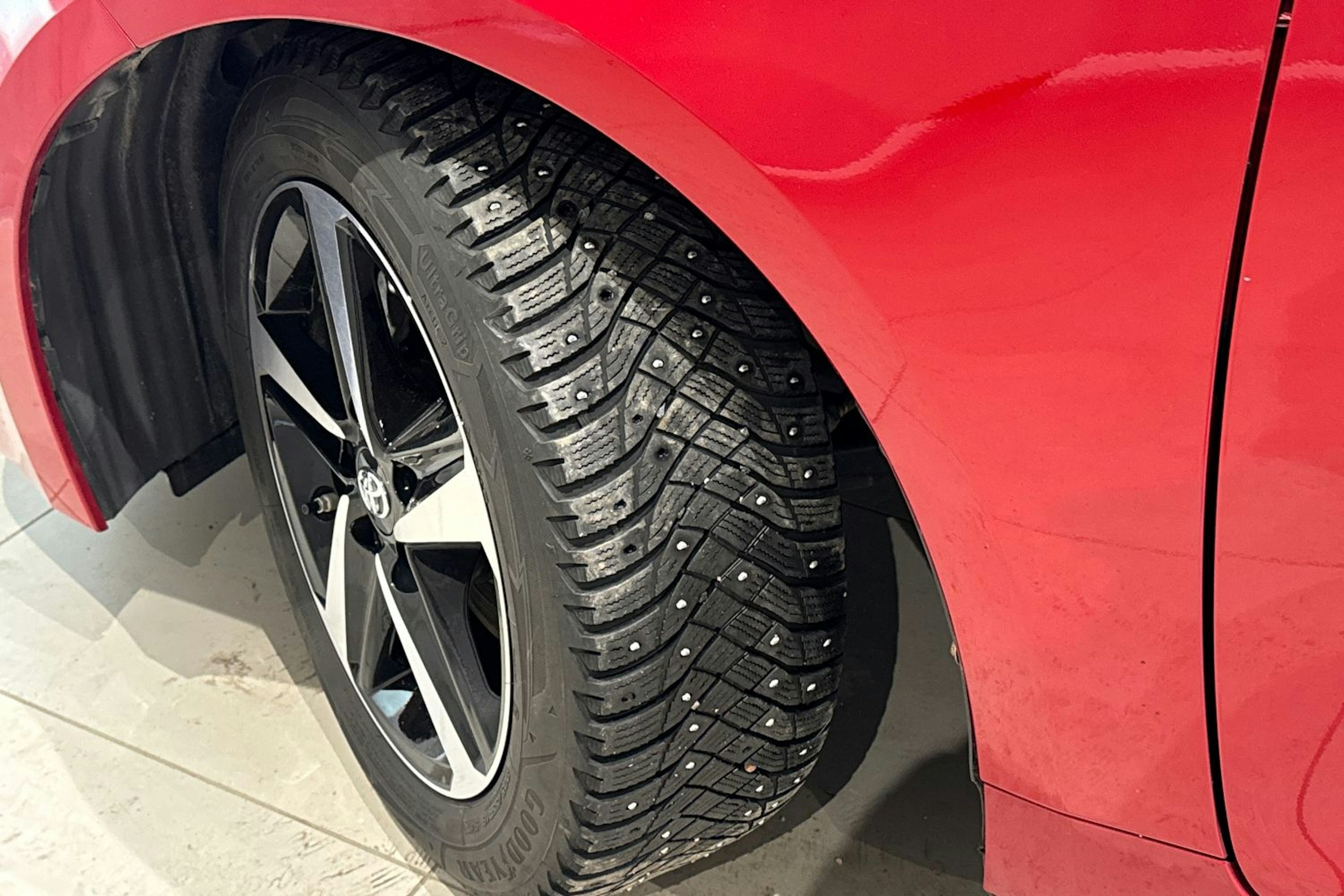 met. punainen Toyota Corolla 2025 kuva 13.