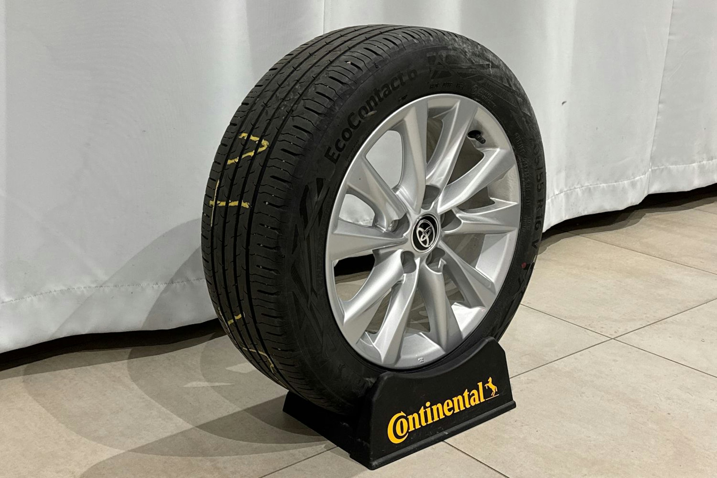 met. punainen Toyota Corolla 2025 kuva 14.