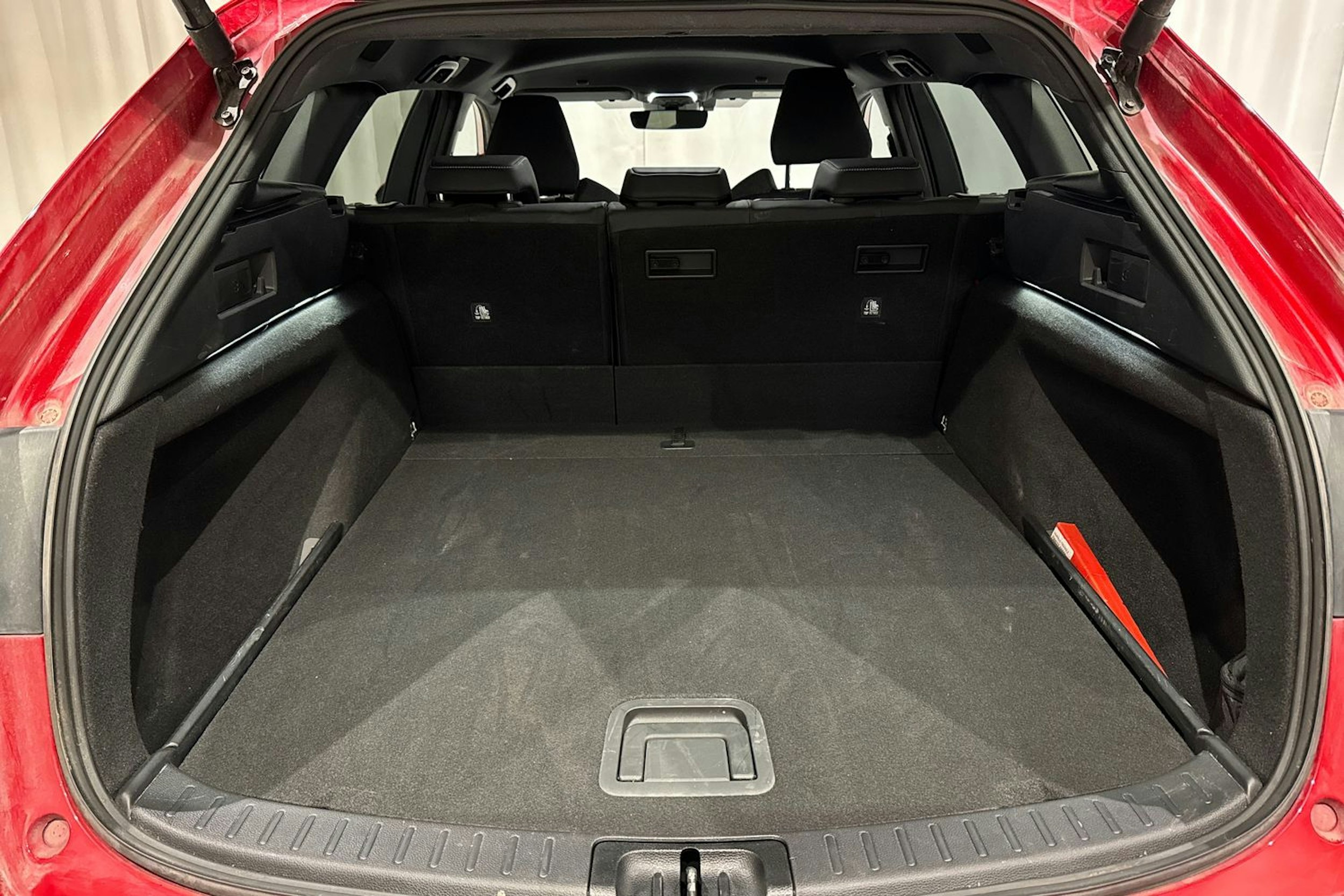 met. punainen Toyota Corolla 2025 kuva 16.