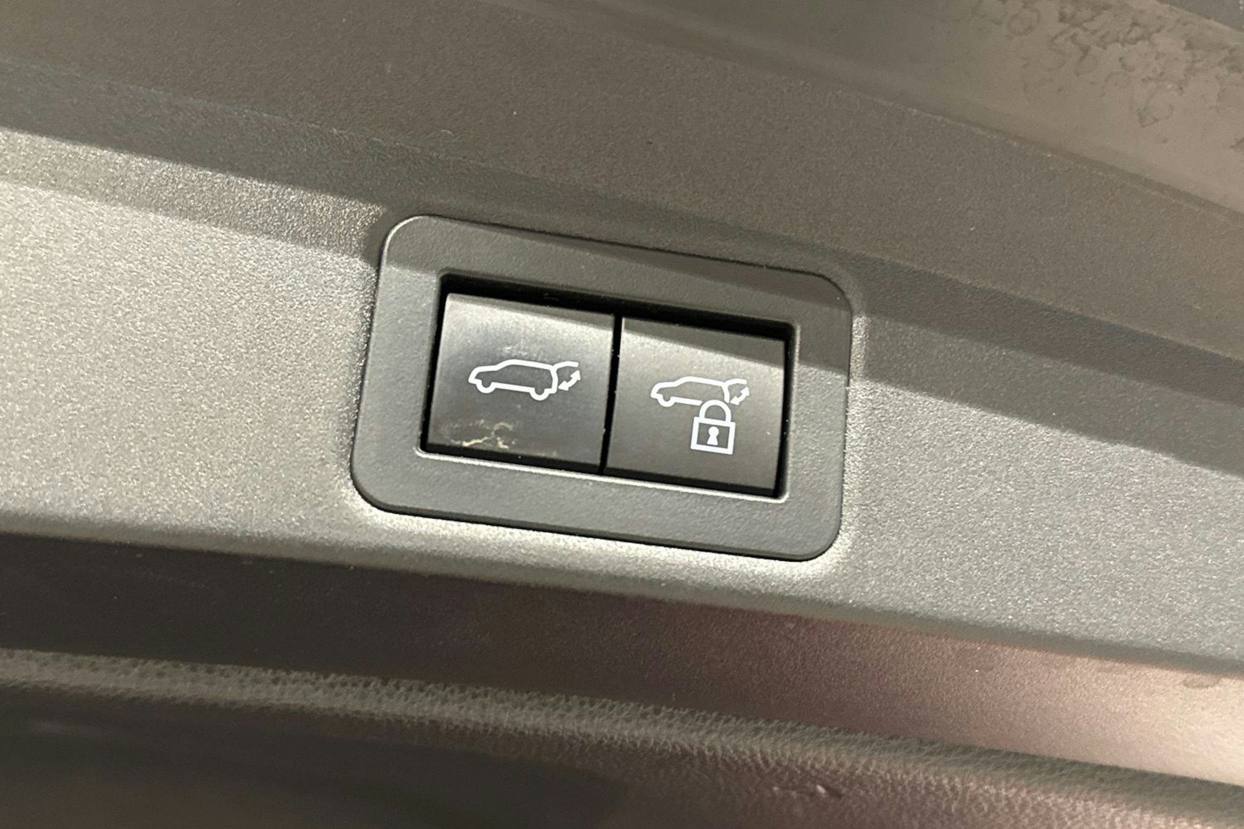 met. punainen Toyota Corolla 2025 kuva 17.