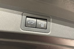 met. punainen Toyota Corolla 2025 kuva 17.