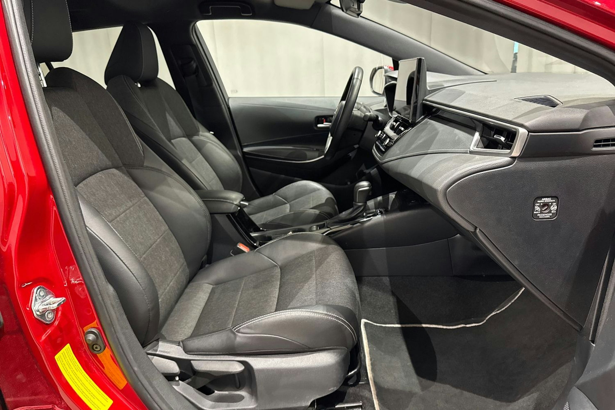 met. punainen Toyota Corolla 2025 kuva 19.