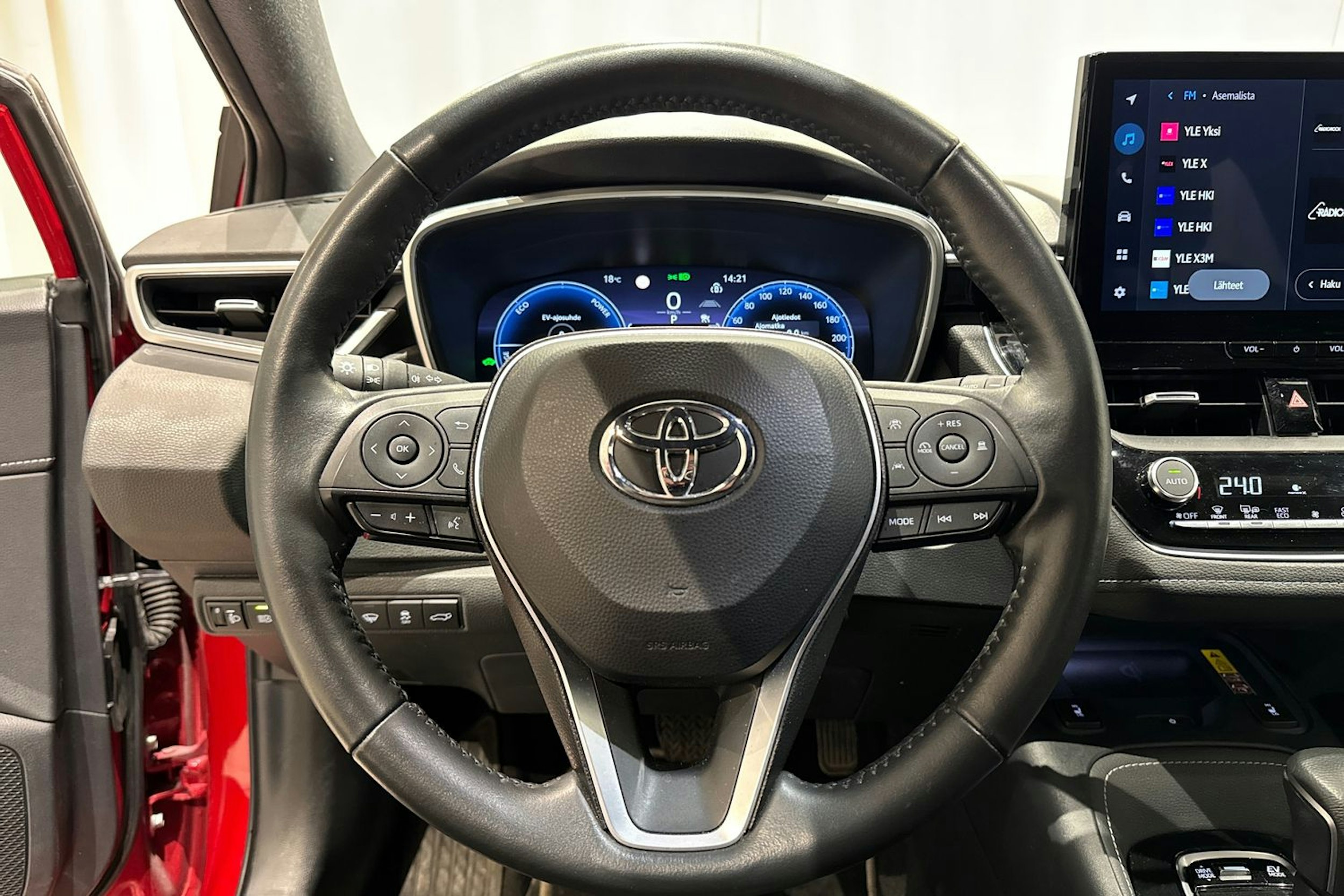 met. punainen Toyota Corolla 2025 kuva 20.