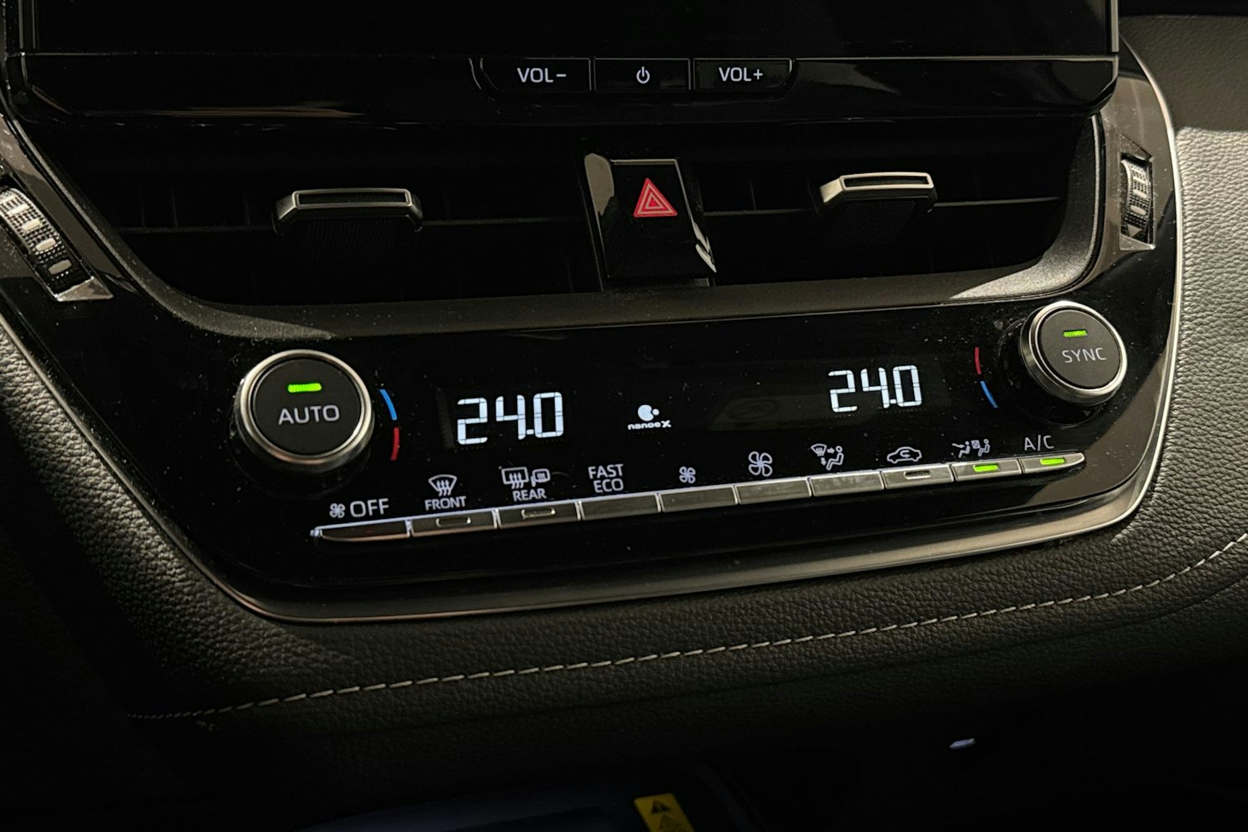 met. punainen Toyota Corolla 2025 kuva 26.