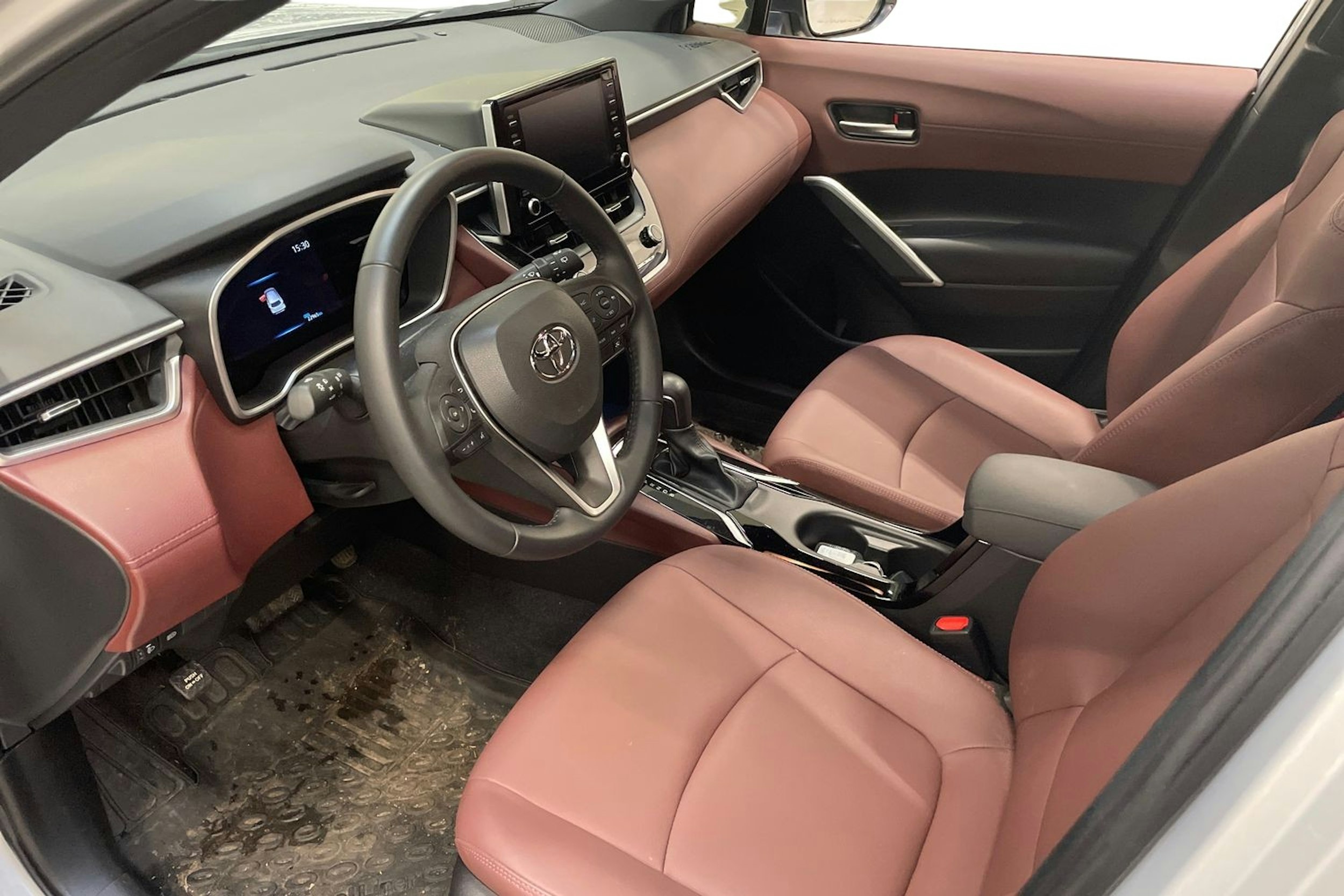 harmaa Toyota Corolla Cross 2022 kuva 3.