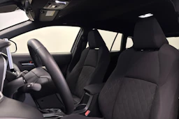 Musta Toyota Corolla Cross 2022 kuva 13.