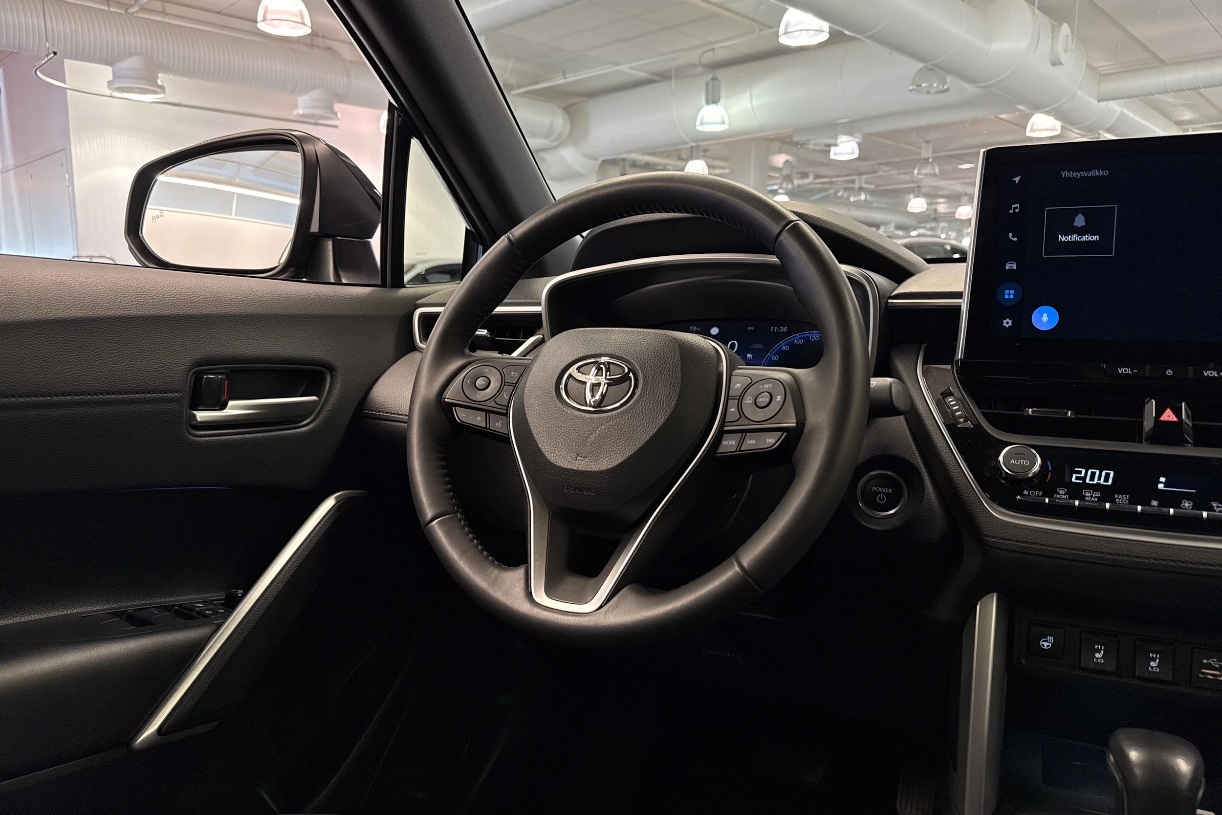 Musta Toyota Corolla Cross 2022 kuva 14.