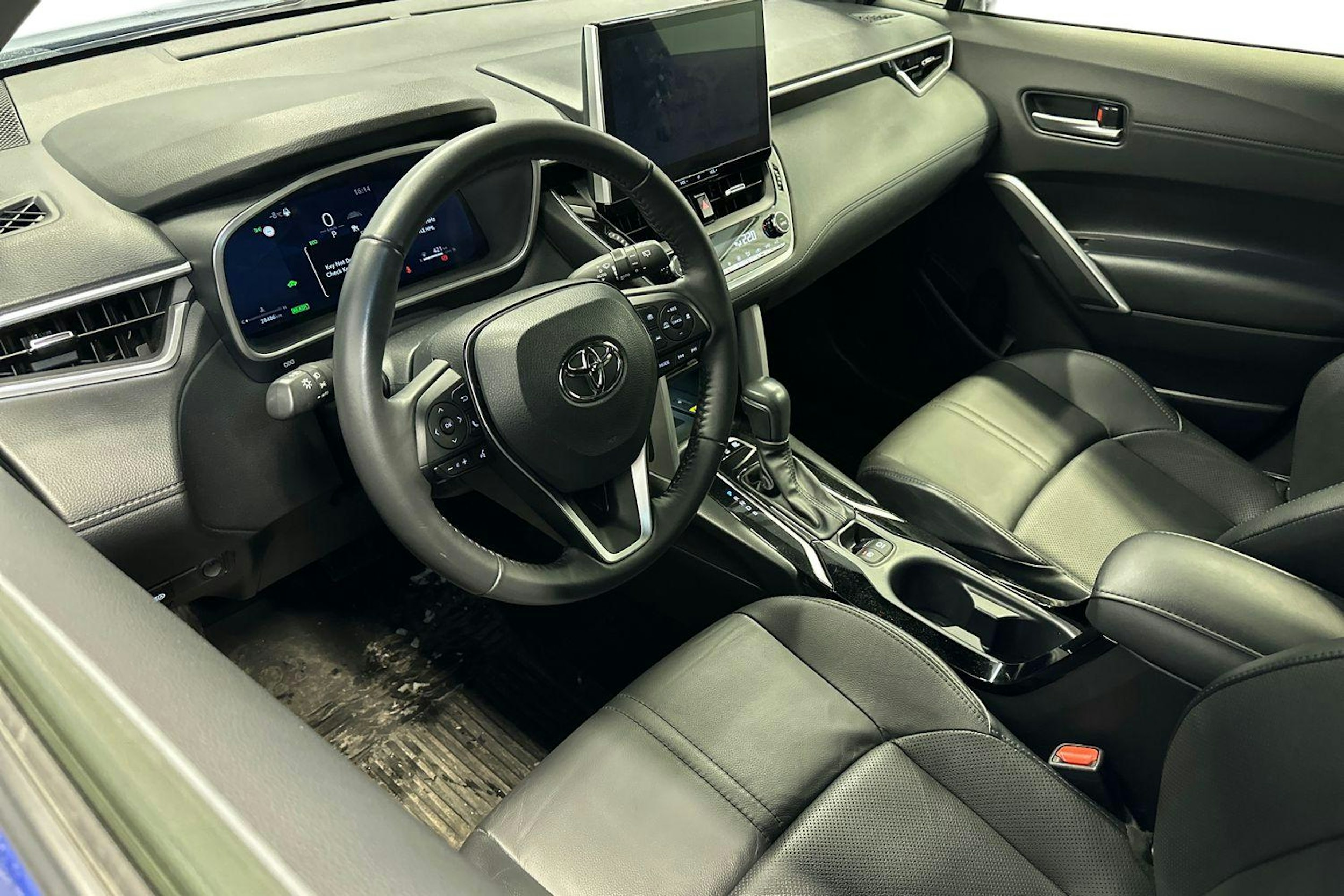 sininen Toyota Corolla Cross 2022 kuva 3.