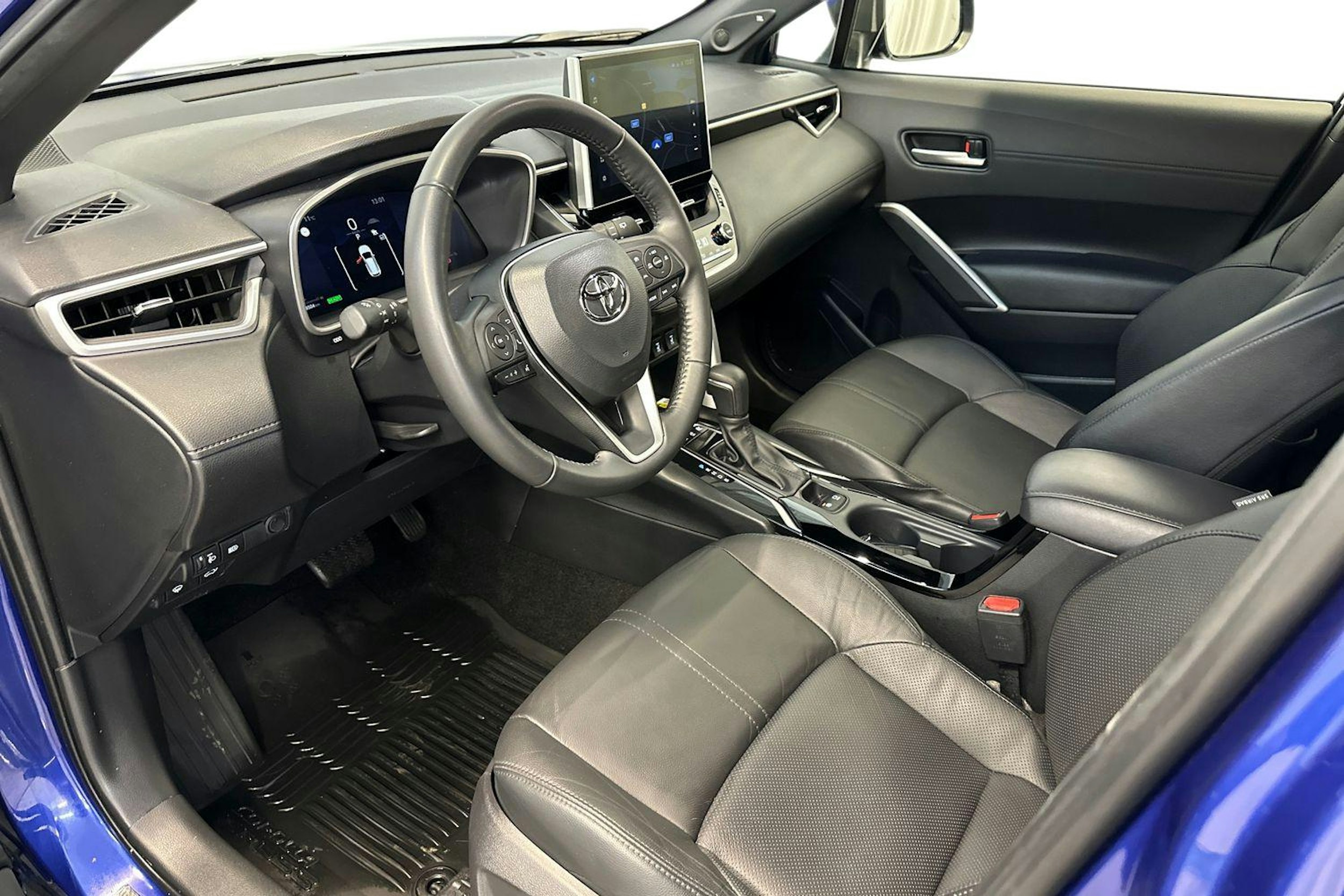 sininen Toyota Corolla Cross 2022 kuva 7.