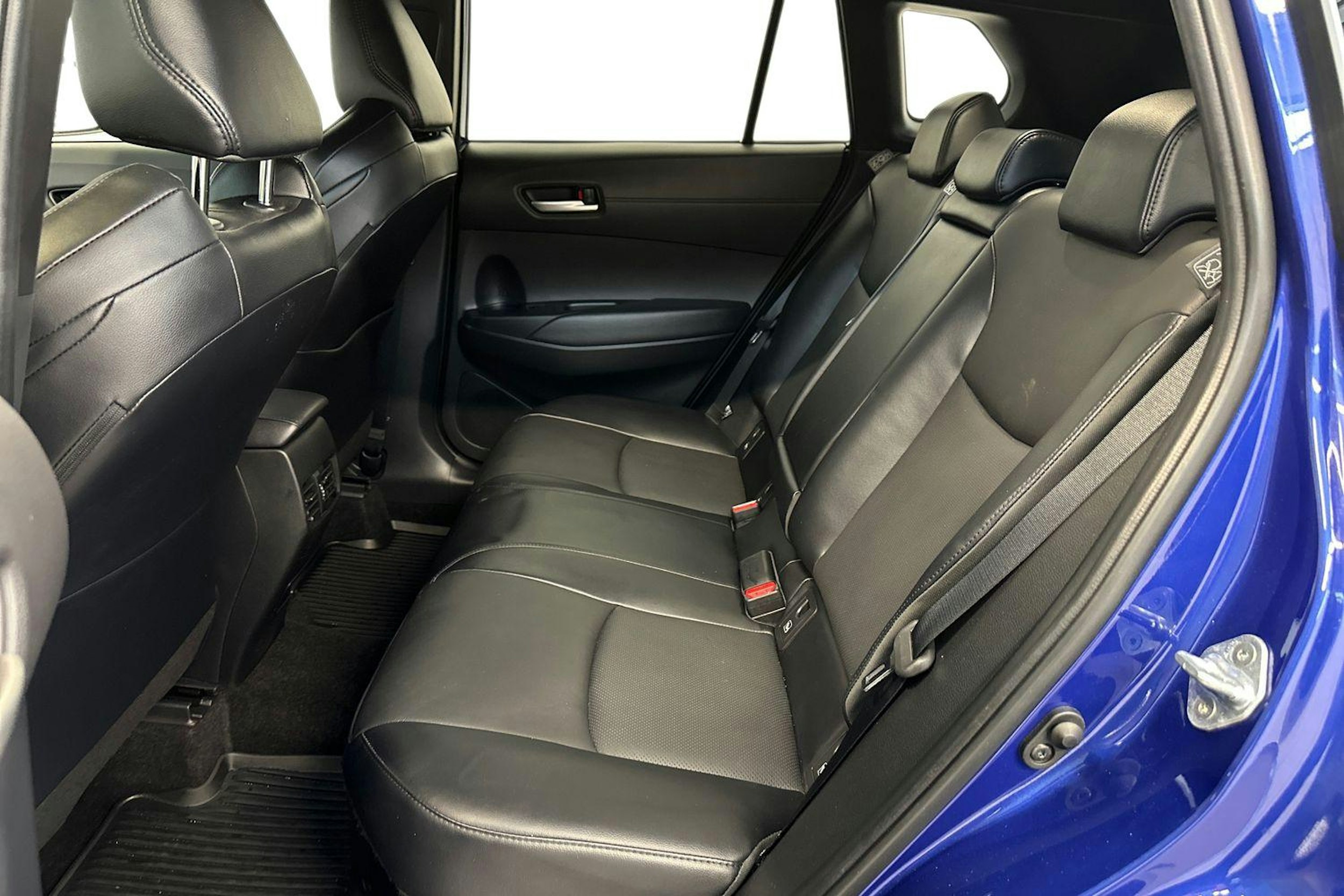 sininen Toyota Corolla Cross 2022 kuva 10.