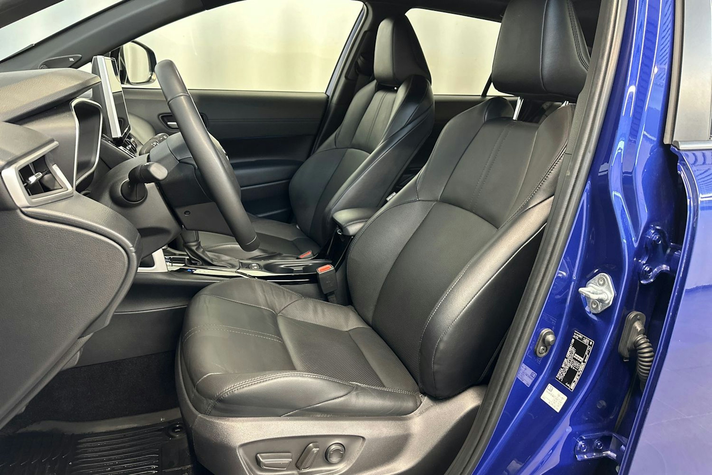 sininen Toyota Corolla Cross 2022 kuva 14.