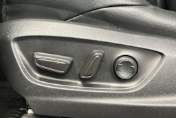 sininen Toyota Corolla Cross 2022 kuva 15.