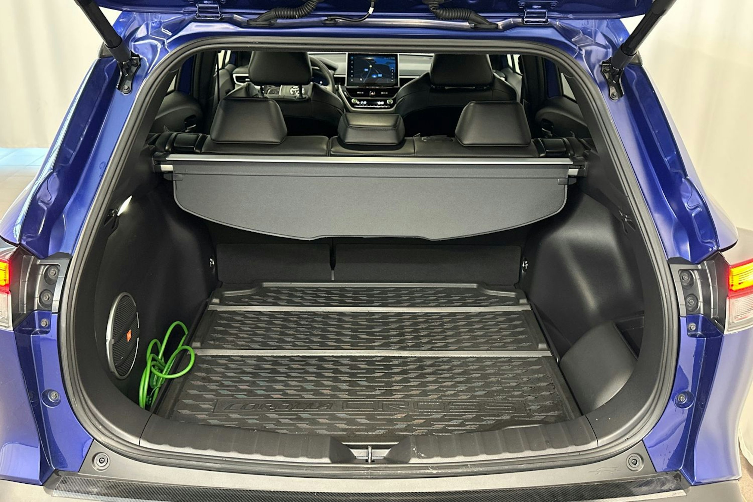 sininen Toyota Corolla Cross 2022 kuva 16.