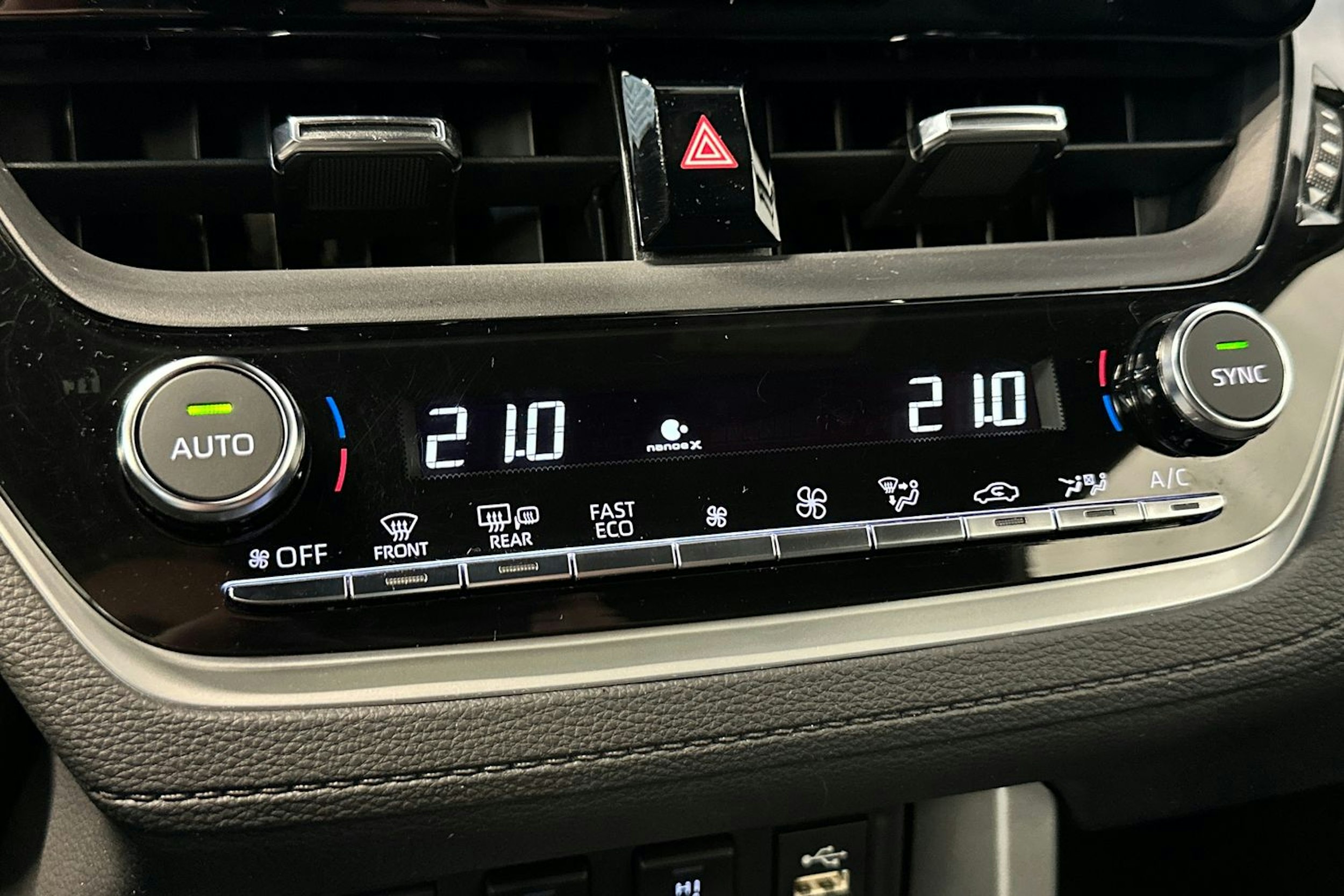 sininen Toyota Corolla Cross 2022 kuva 22.