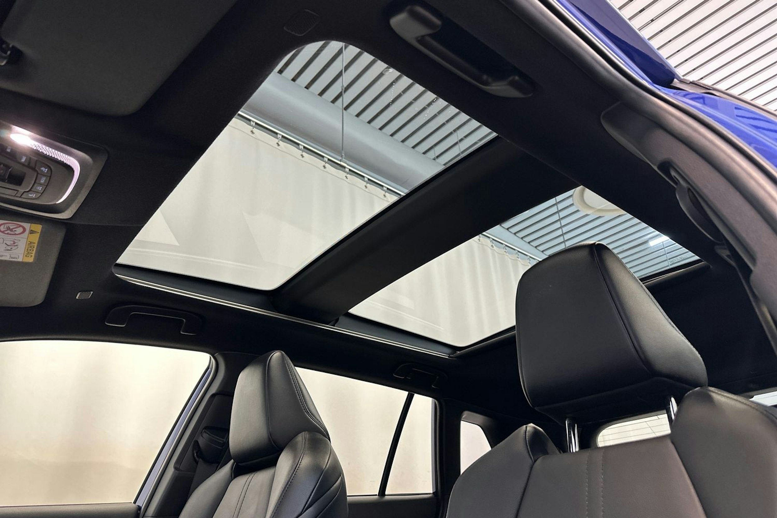 sininen Toyota Corolla Cross 2022 kuva 30.