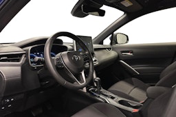 sininen Toyota Corolla Cross 2023 kuva 7.