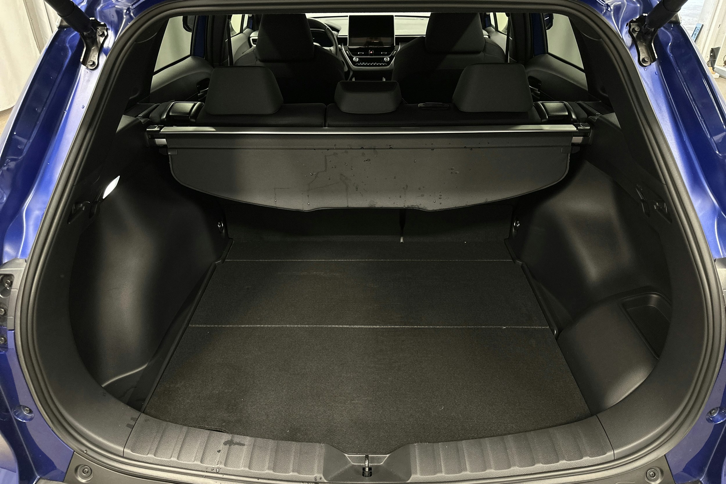 sininen Toyota Corolla Cross 2023 kuva 14.