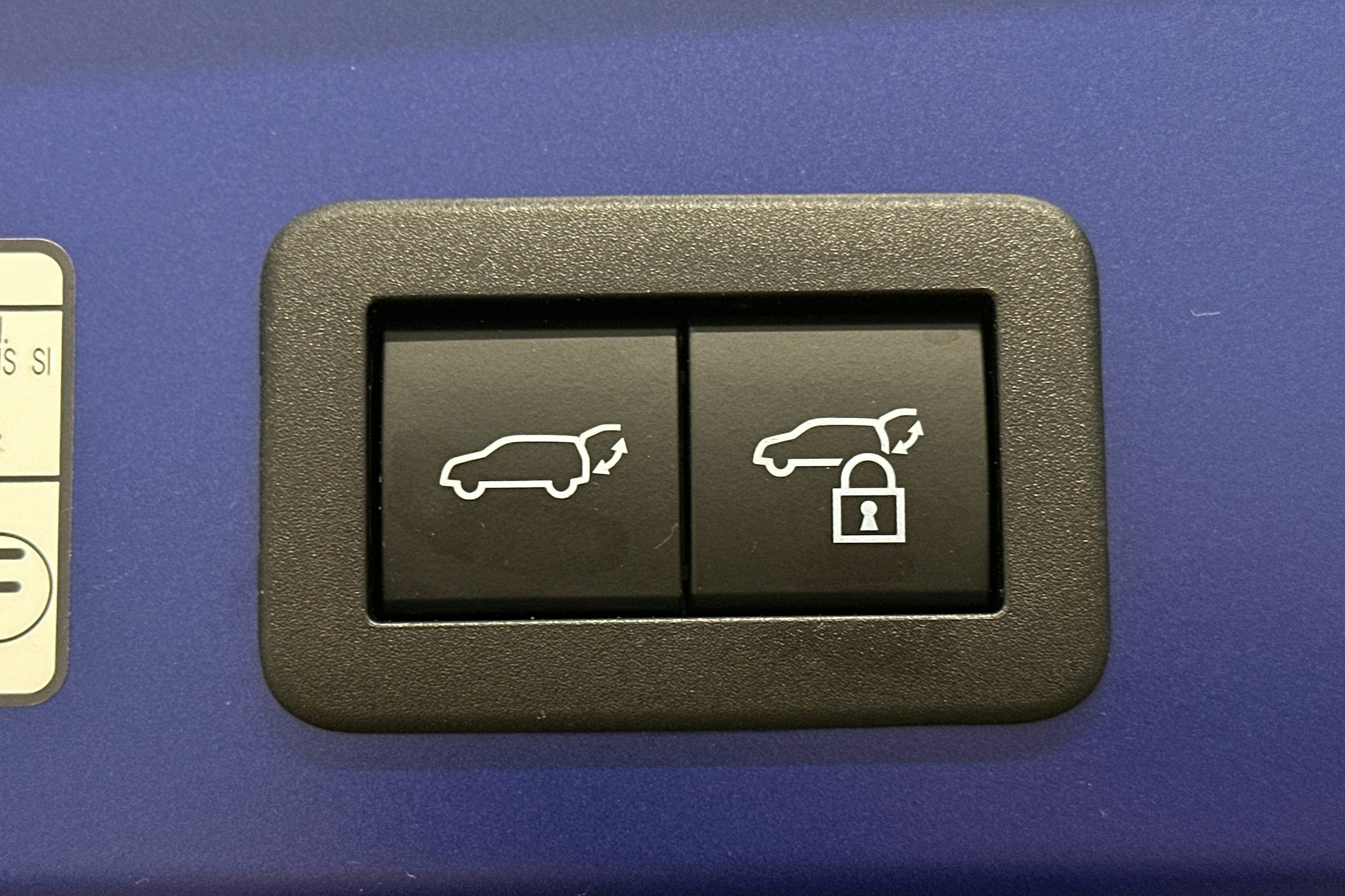 sininen Toyota Corolla Cross 2023 kuva 15.