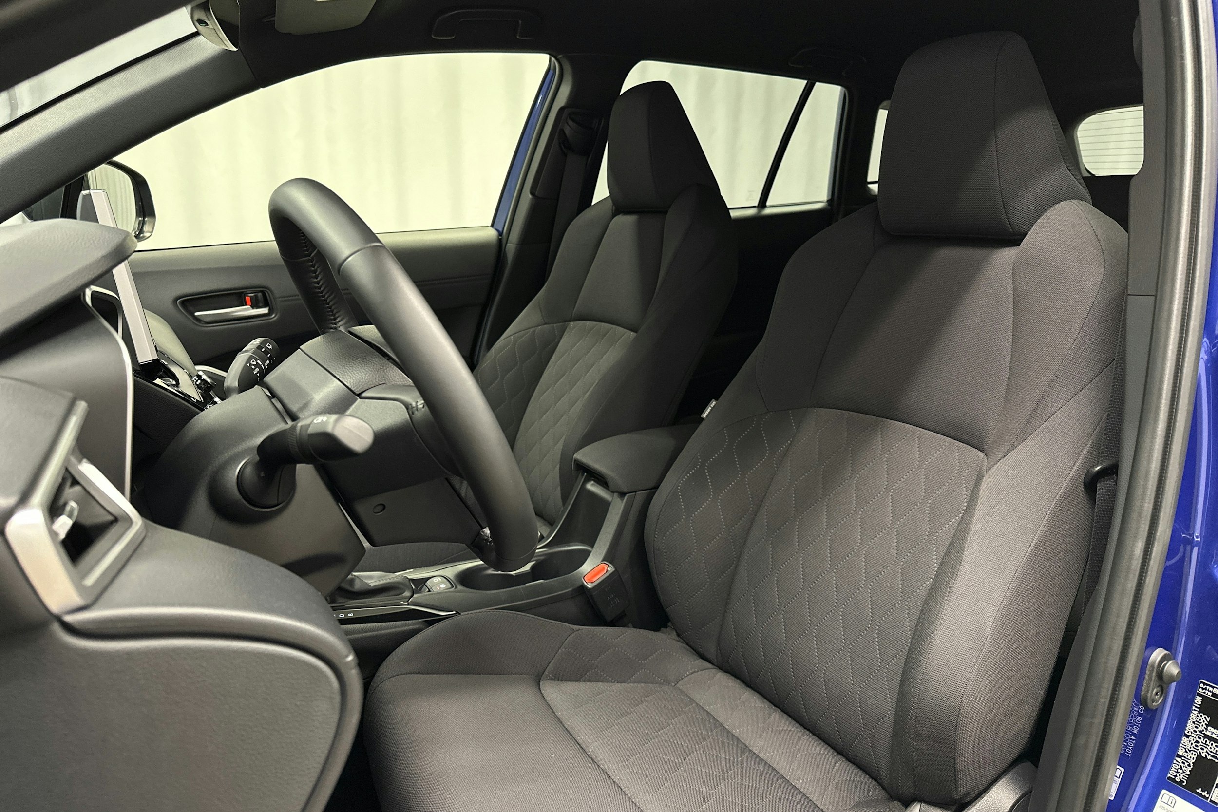 sininen Toyota Corolla Cross 2023 kuva 16.