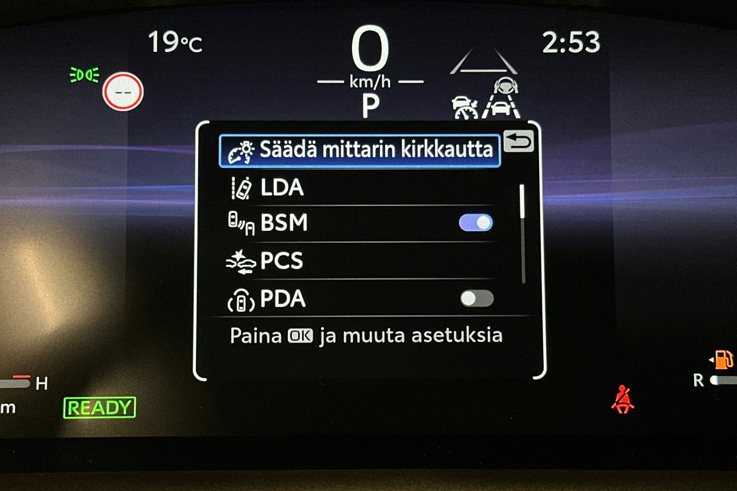 sininen Toyota Corolla Cross 2023 kuva 21.