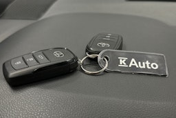 sininen Toyota Corolla Cross 2023 kuva 29.
