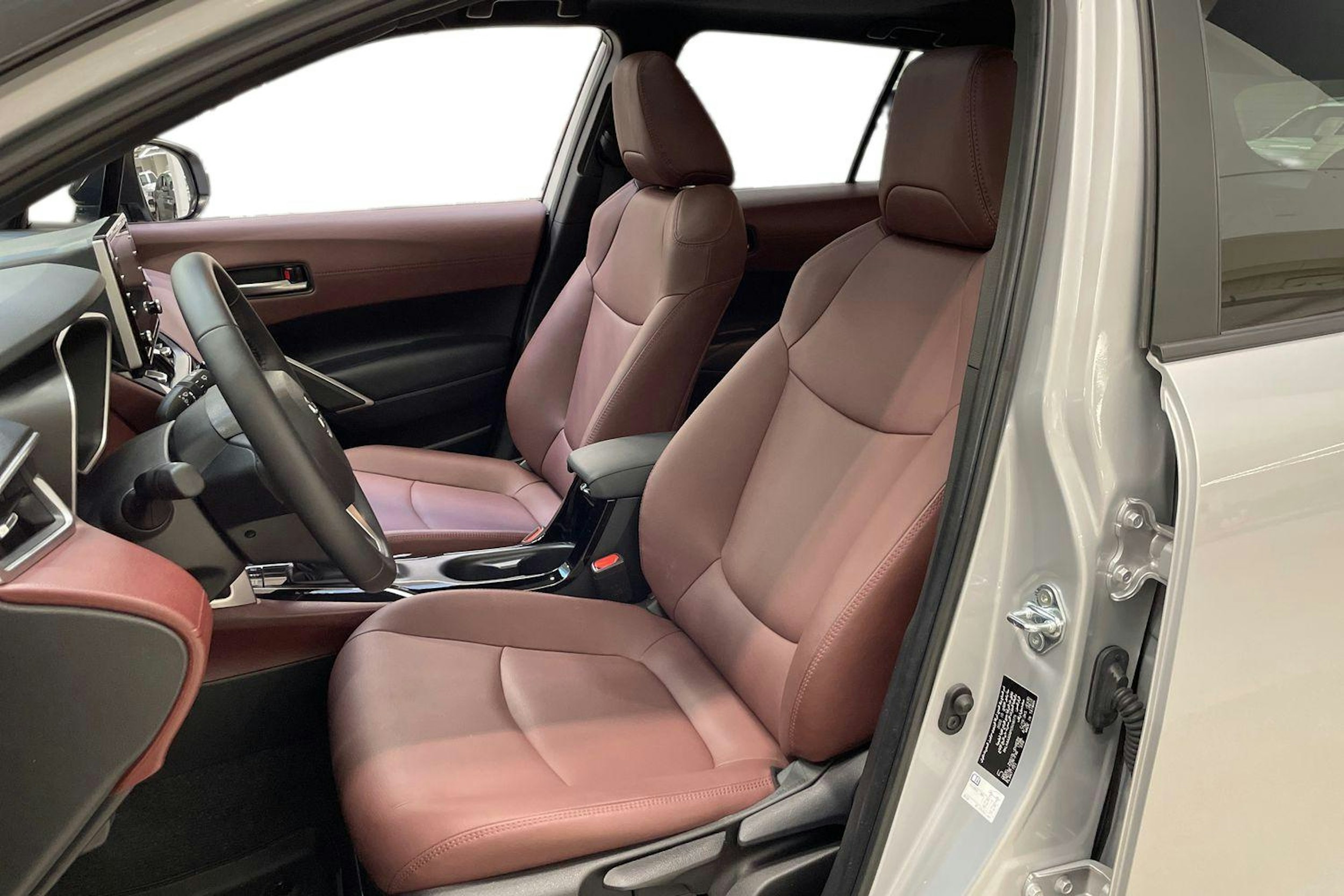 harmaa Toyota Corolla Cross 2023 kuva 10.