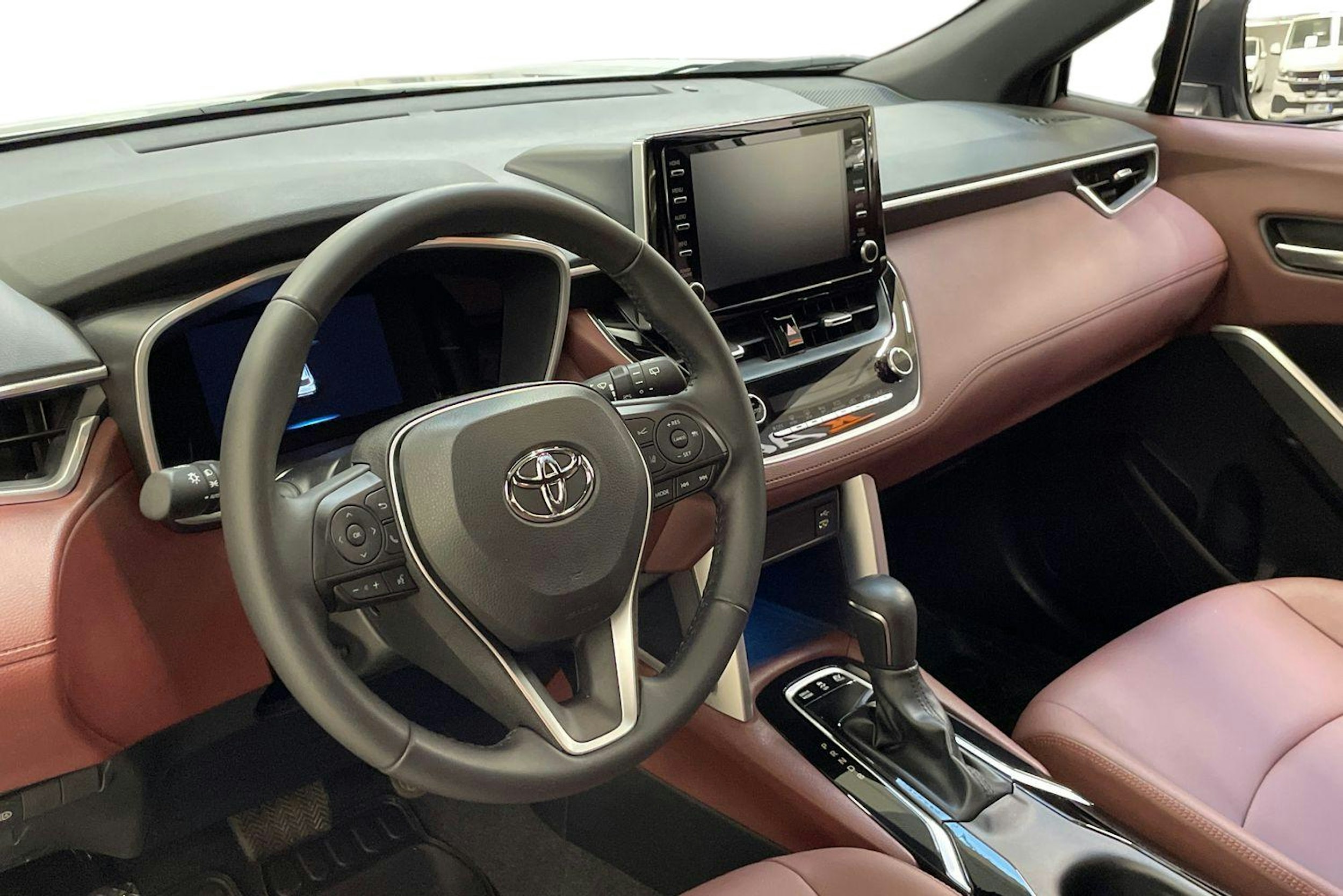 harmaa Toyota Corolla Cross 2023 kuva 12.