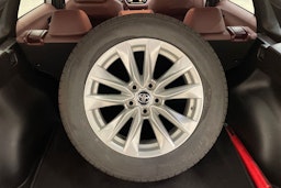 harmaa Toyota Corolla Cross 2023 kuva 16.