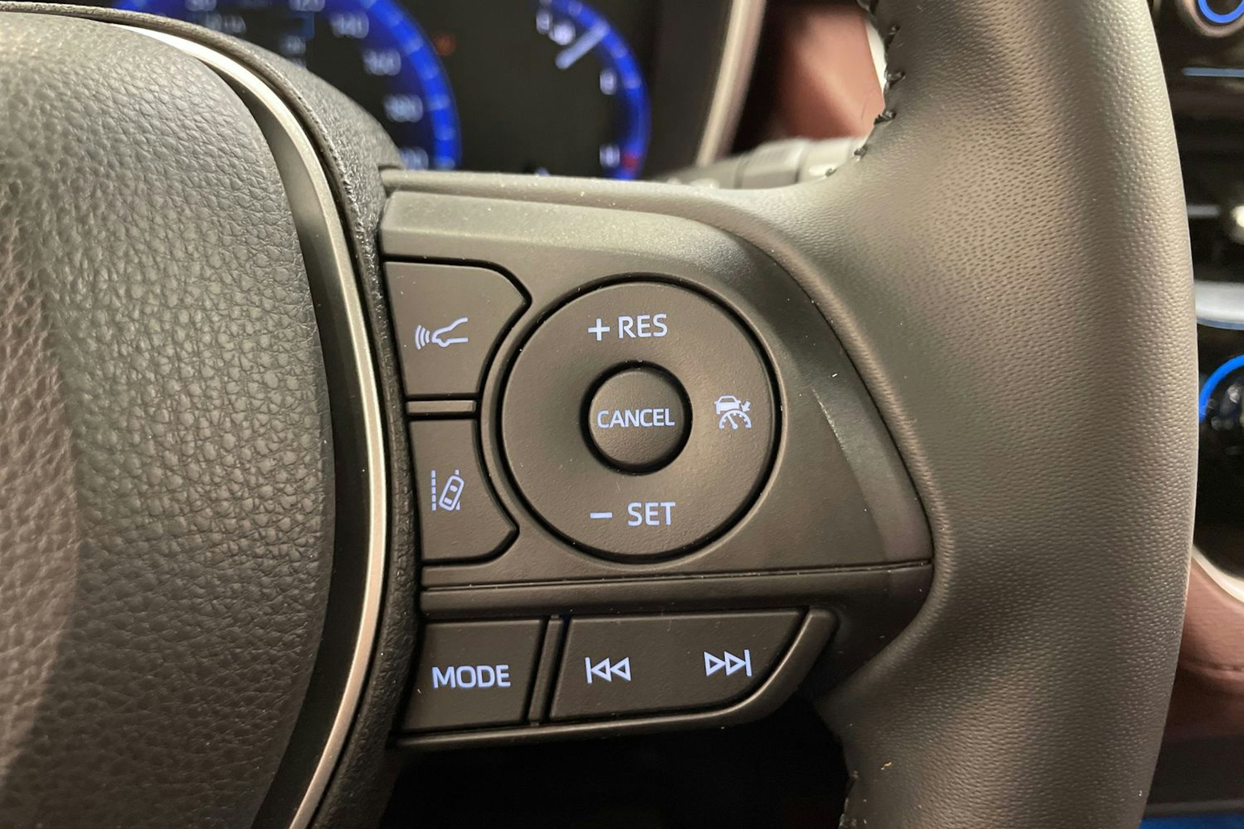 harmaa Toyota Corolla Cross 2023 kuva 21.