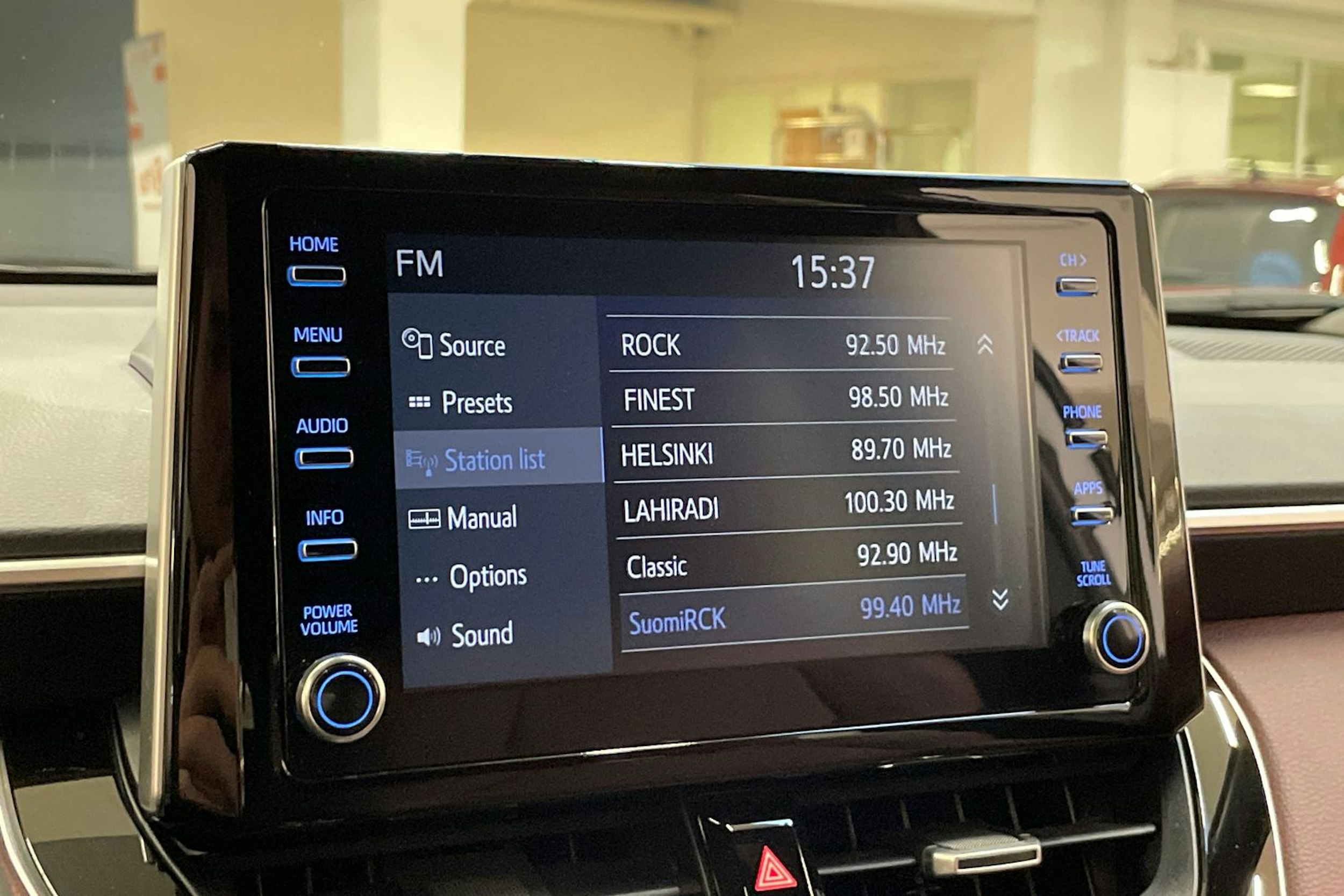 harmaa Toyota Corolla Cross 2023 kuva 22.