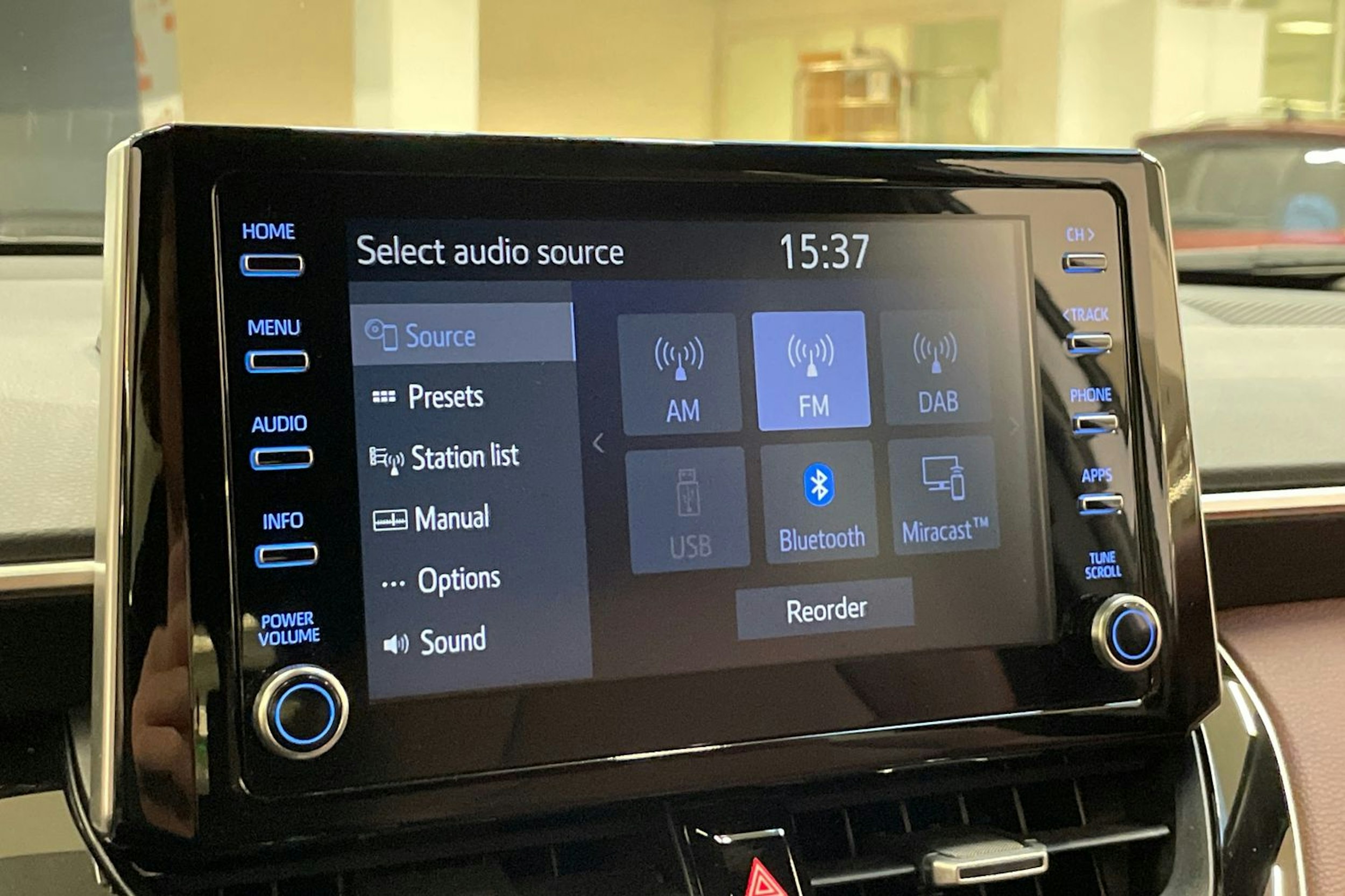 harmaa Toyota Corolla Cross 2023 kuva 23.