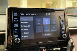 harmaa Toyota Corolla Cross 2023 kuva 23.