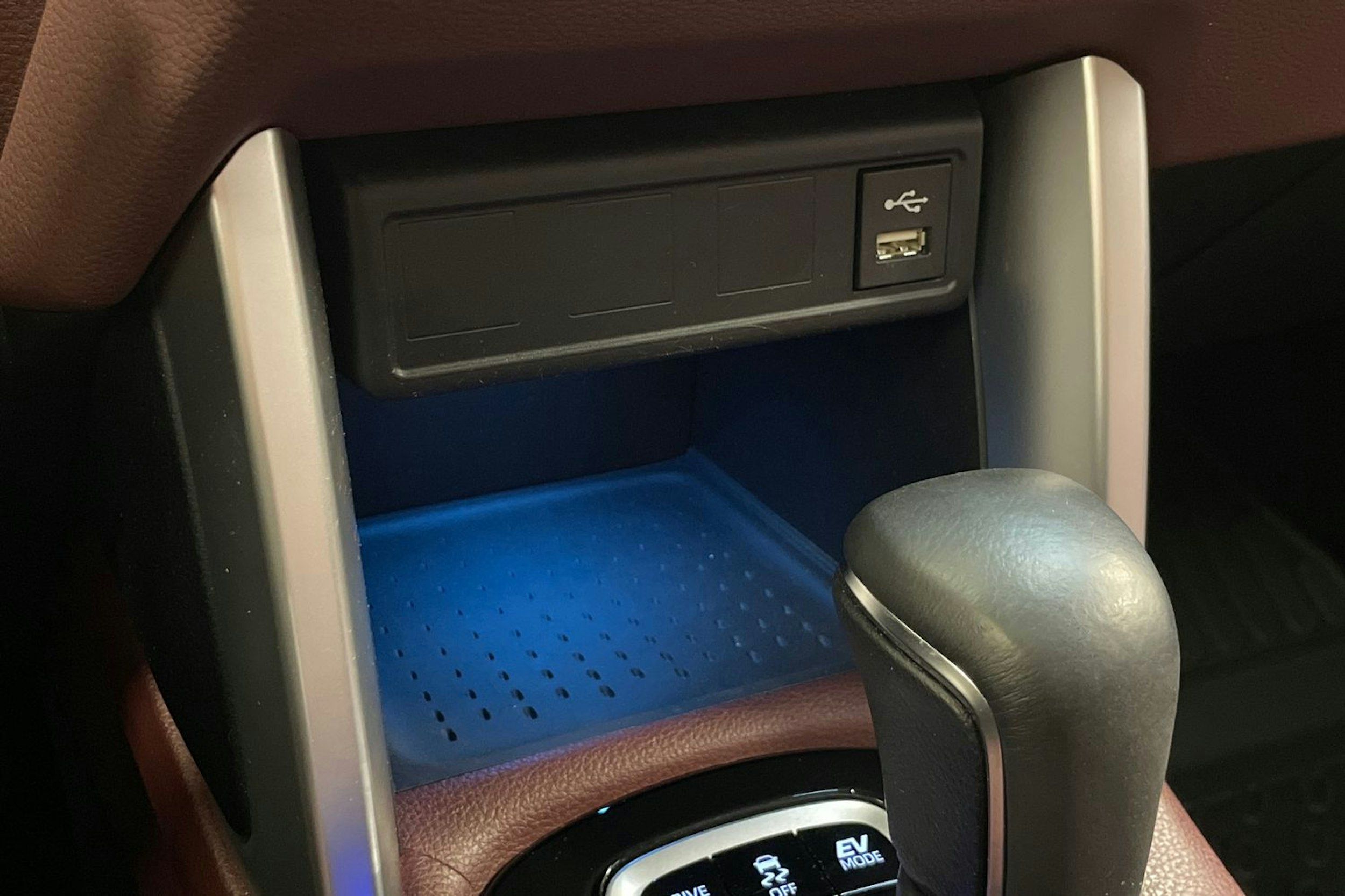 harmaa Toyota Corolla Cross 2023 kuva 26.