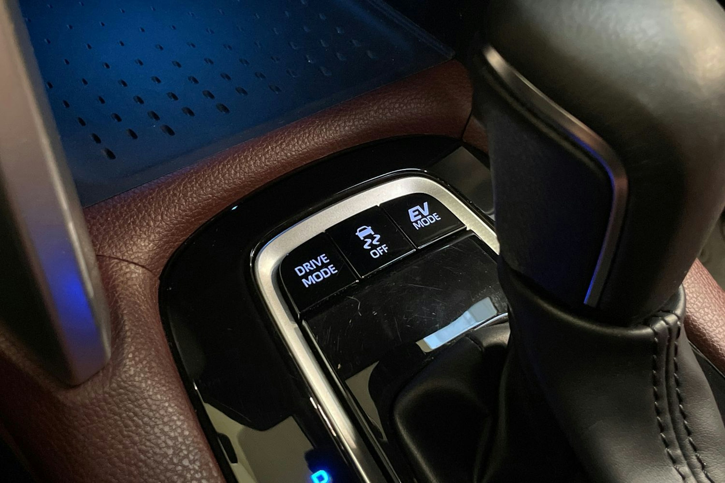 harmaa Toyota Corolla Cross 2023 kuva 27.