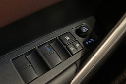 harmaa Toyota Corolla Cross 2023 kuva 31.